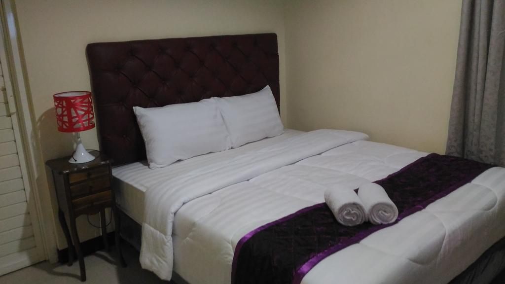 Diponegoro House Hotel Salatiga Kültér fotó
